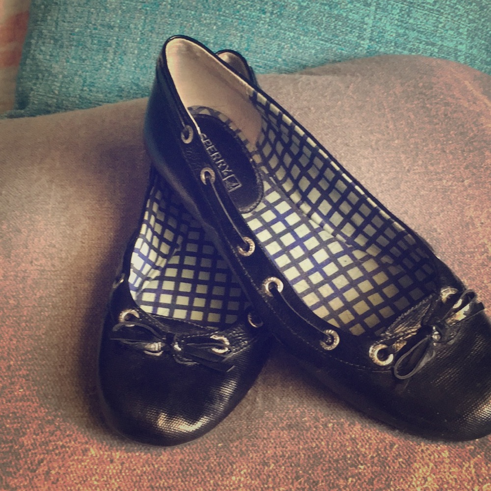 Black Sperry Flats